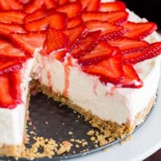 no bake cheesecake with strawberry topping