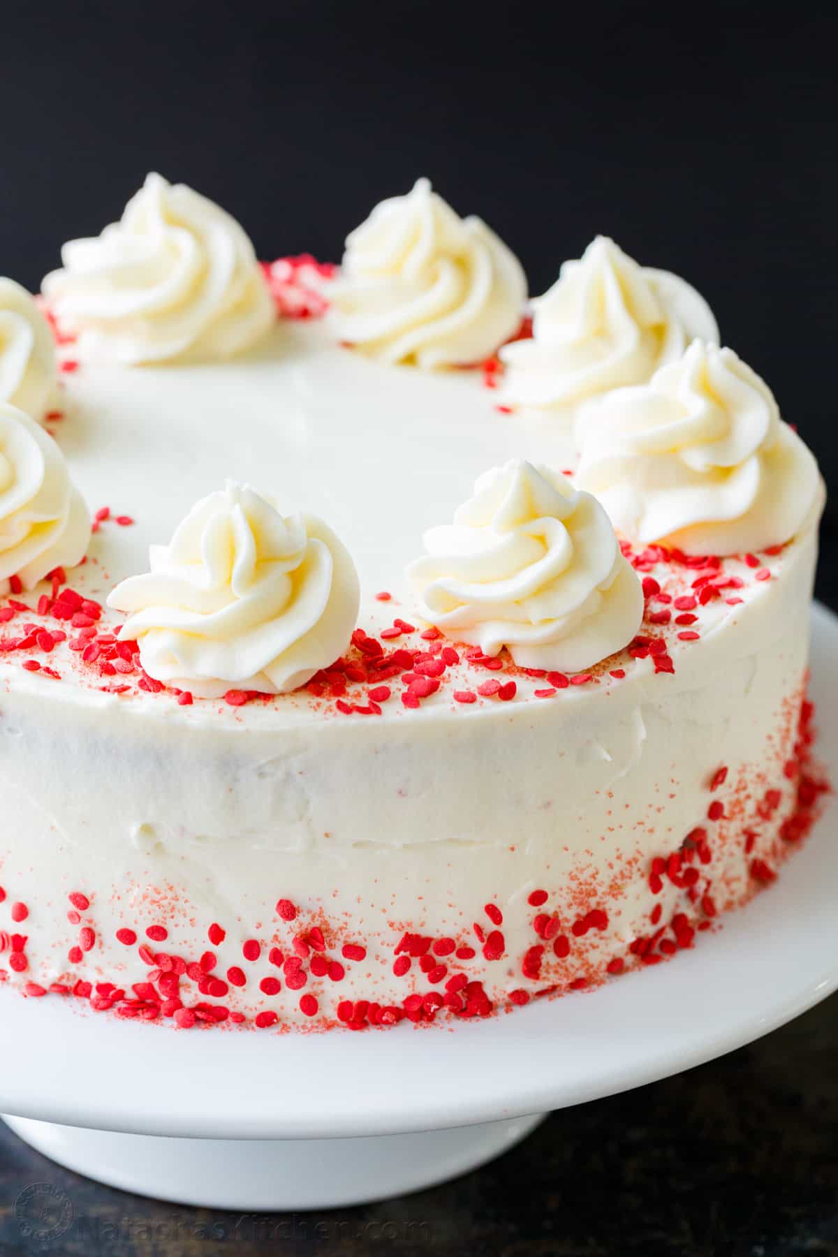 How to decorate red velvet cake with sprinkles and cream cheese frosting